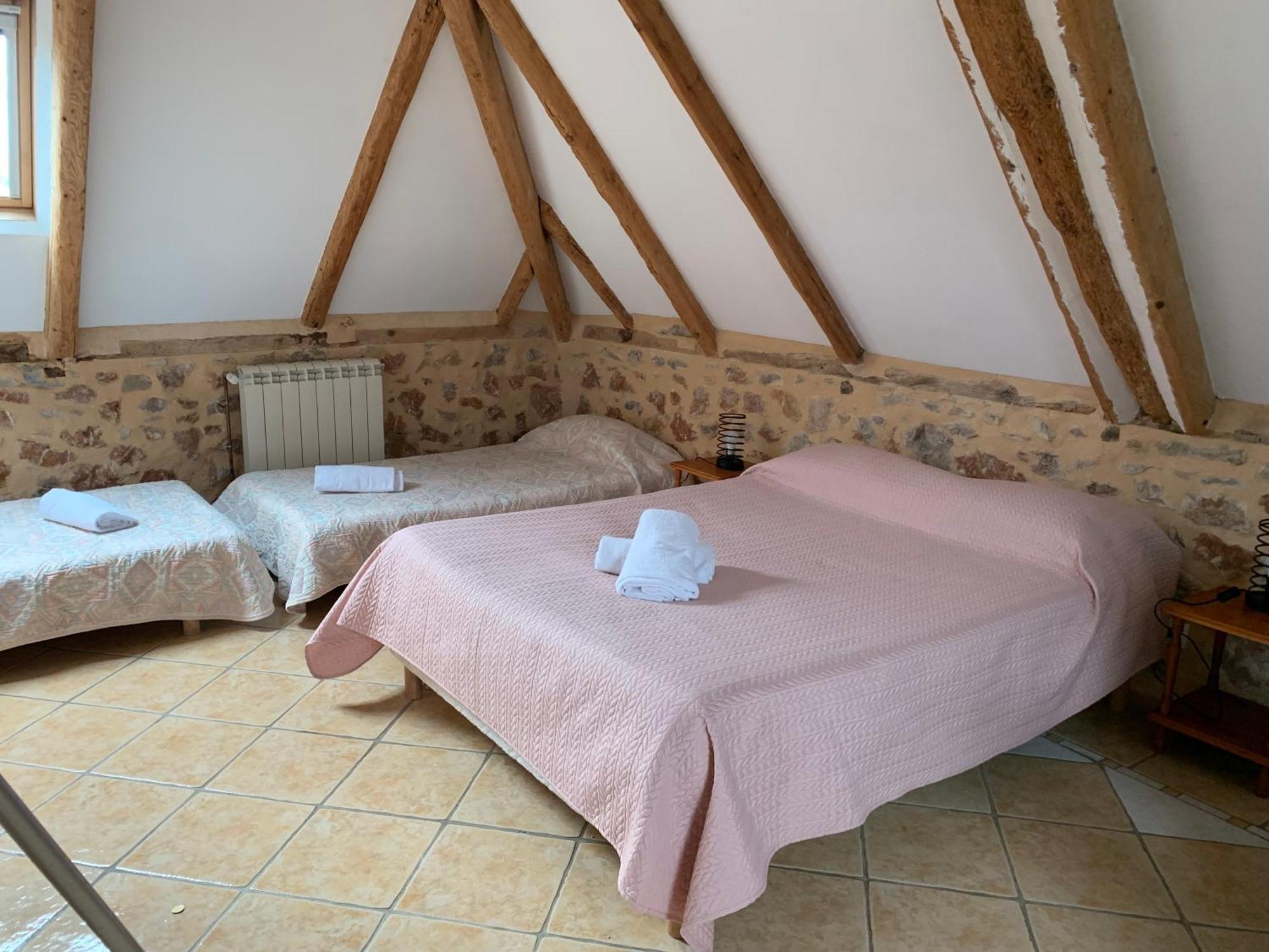 Cafe De La Place Gite & Chambres D'Hotes "Lou Pastre" Lanuéjols Buitenkant foto